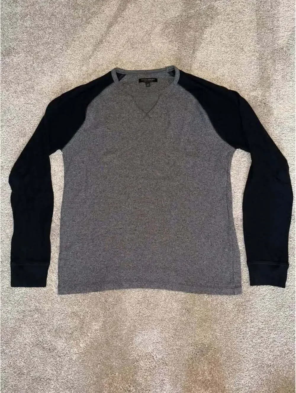 Medium banana republic men’s baseball waffle knit shirt